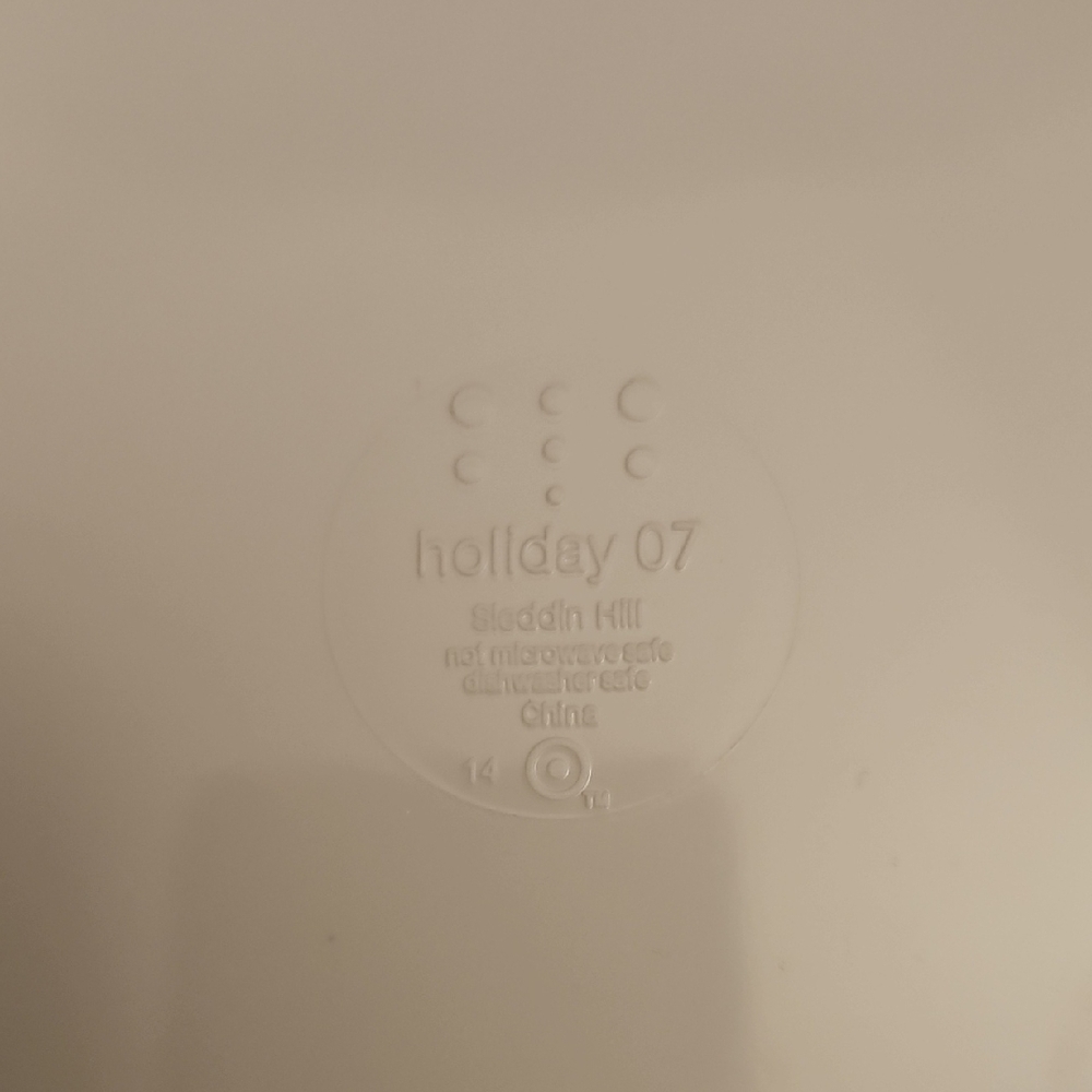 Snowflake Pattern Plate. - Picture 3 of 4